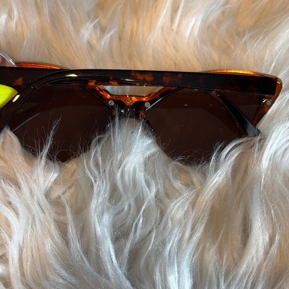 Tortoise Shell Cat-Eye Sunglasses - Picture 3 of 6